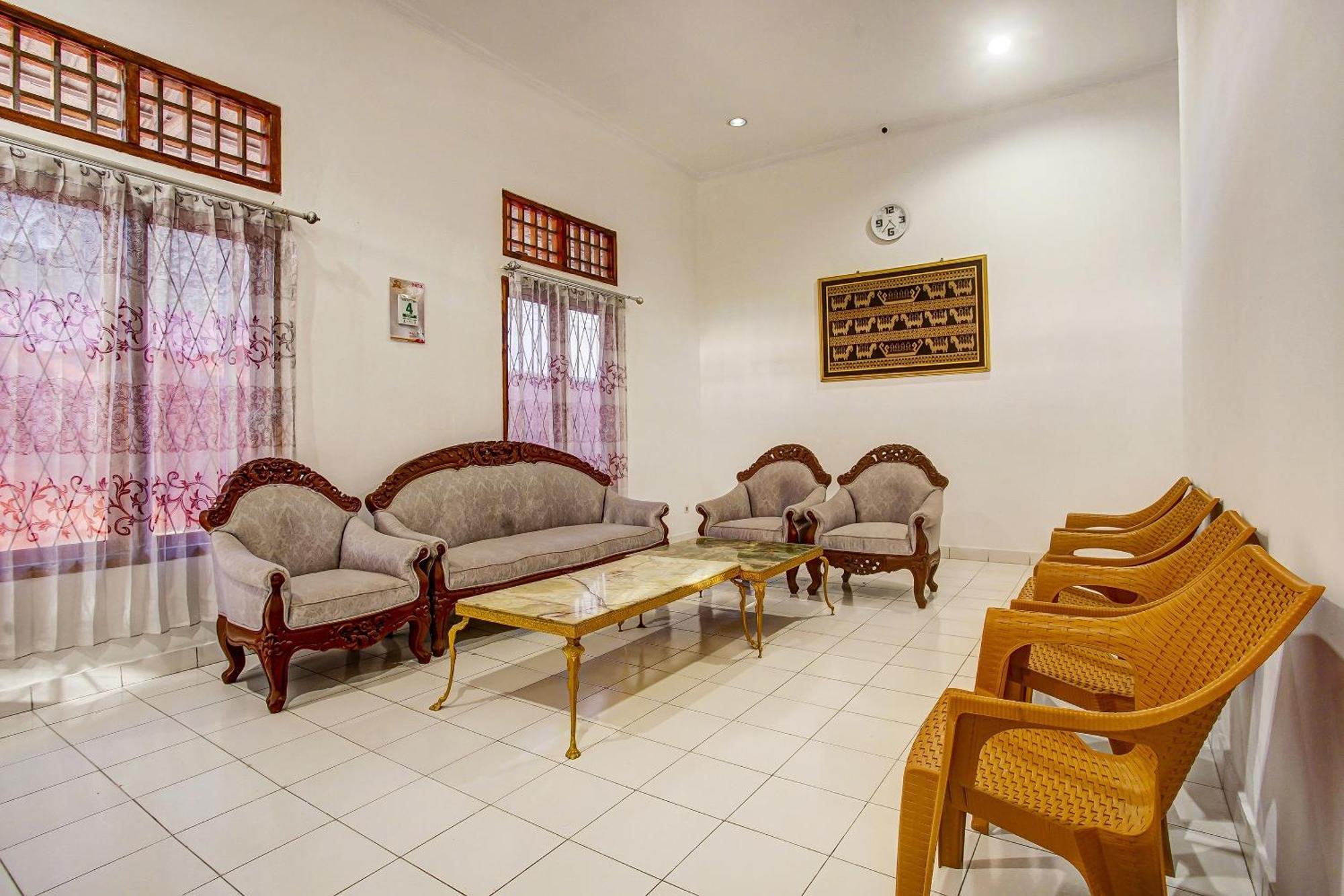 Super Oyo 91055 Homestay Syariah Bandar Lampung Buitenkant foto